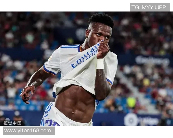 维尼修斯与本泽马共谱皇马攻击传奇展现完美默契与传承