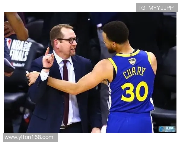 刘邦与当代足球明星同框合影高清展现历史与体育的完美结合