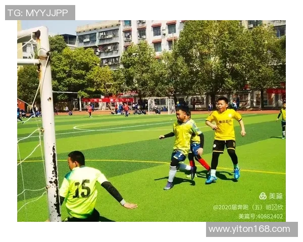 在绿茵场上追逐梦想成为足球明星的第一视角体验